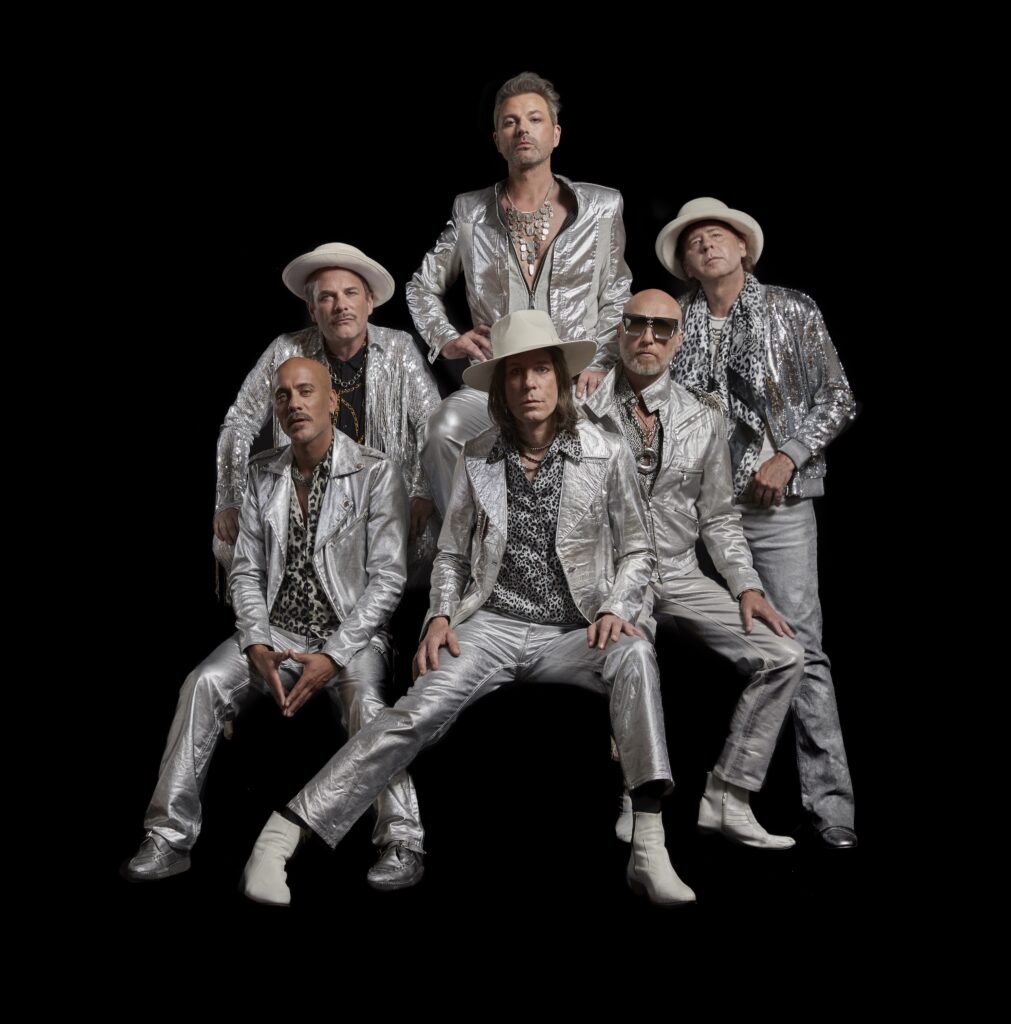 Silver_pyramid_black_10331_Merg_6